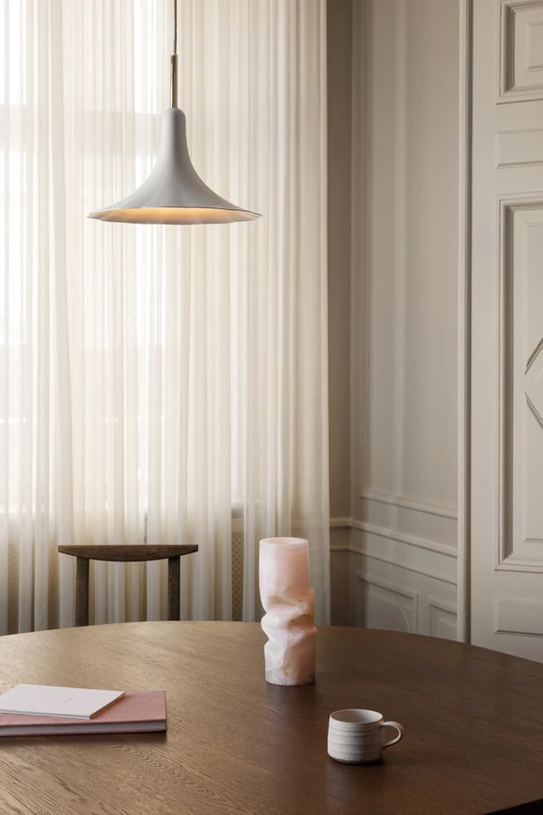 nuura-petalii-1-small-pendant-dining-room.jpg.webp