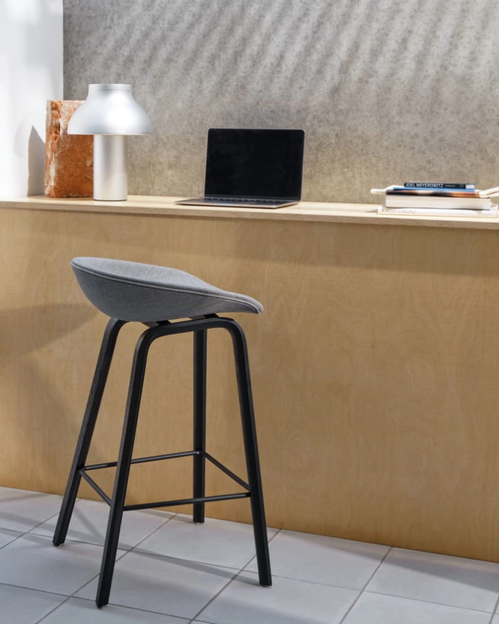 AAS 33 black wb lacquer oak base_PC Table Lamp S aluminium.jpg