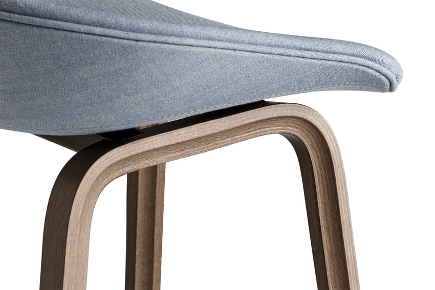 AB252-A001-AA43-01NV_AAS 33 Low H65 Atlas 711_Stainless steel footrest_wb lacquer walnut base detail 02.jpg
