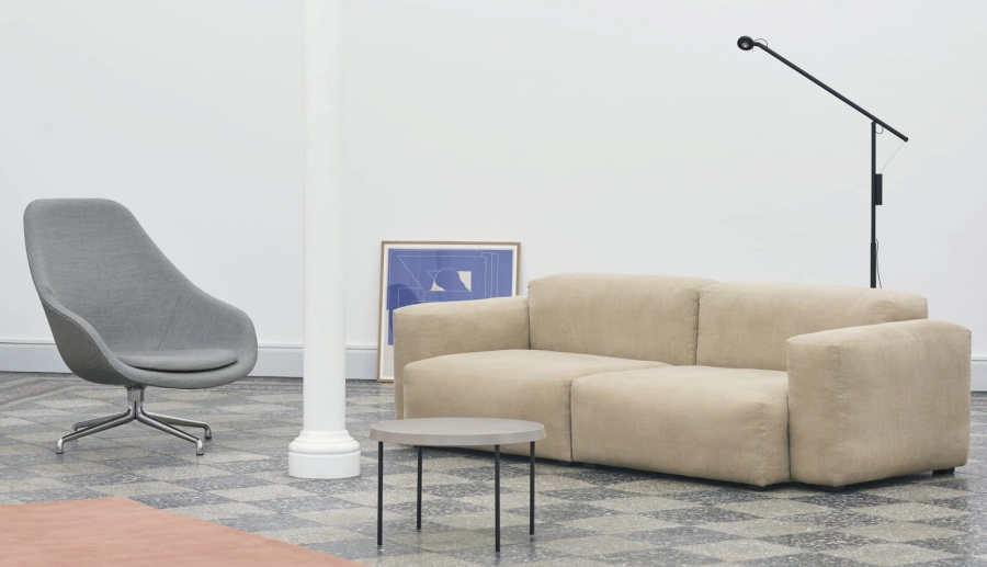 Mags Soft Low 2,5 seater combination 1 Linara 216_Tulou Coffee Table mocca_Fifty-Fifty Floor black_AAL 91 Remix 133 alu base.jpg