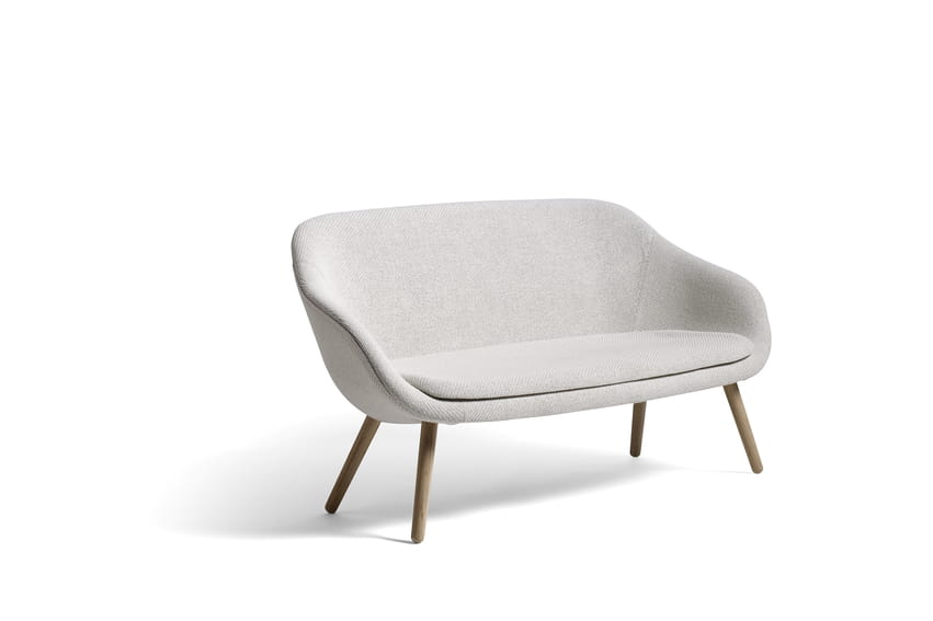AA795-A001-AA32-01BR_AAL Sofa uph Coda 100_wb lacquer oak base.jpg
