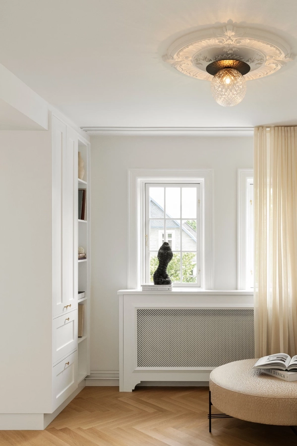 nuura-liila-1-large-ceiling-lamp-black-optic-aw22.jpg.webp