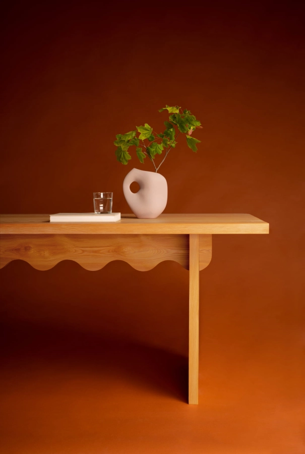 TAMI_TABLE_AURA_BLUE_bookglass.jpg