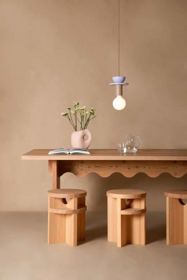2023_TAMI_STOOL_TABLE_AURA_JUNIT_TOFFEE_ON.jpg