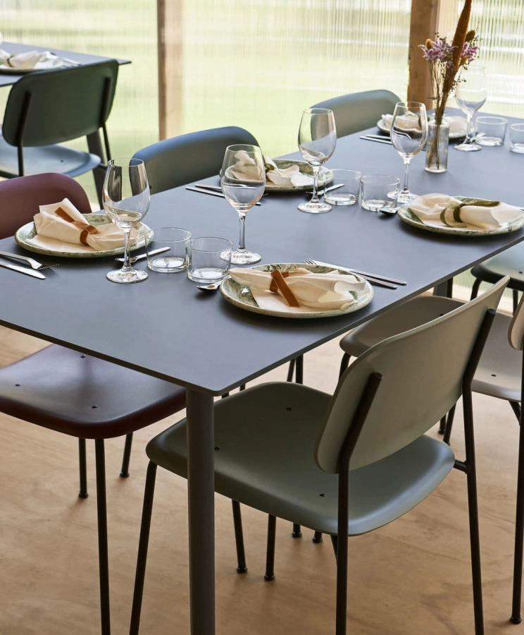 Soft Edge 10 fall red back and seat black base_CPH Deux 210 ink black_Soft Ice Dinner Plate green_Sunday Cutlery_Glass.jpg