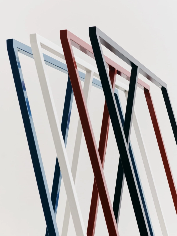 Loop Stand Wardrobe family 02.jpg
