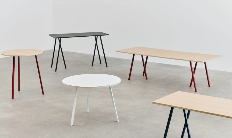 Loop Stand Table family 02.jpg