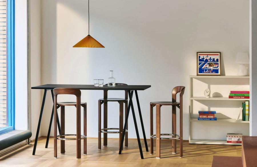 Matin Pendant 500 peach_Rey Bar Stool H75 umber brown wb lacquer beech base_Loop Stand High Table L160xW77,5xH97 black.jpg