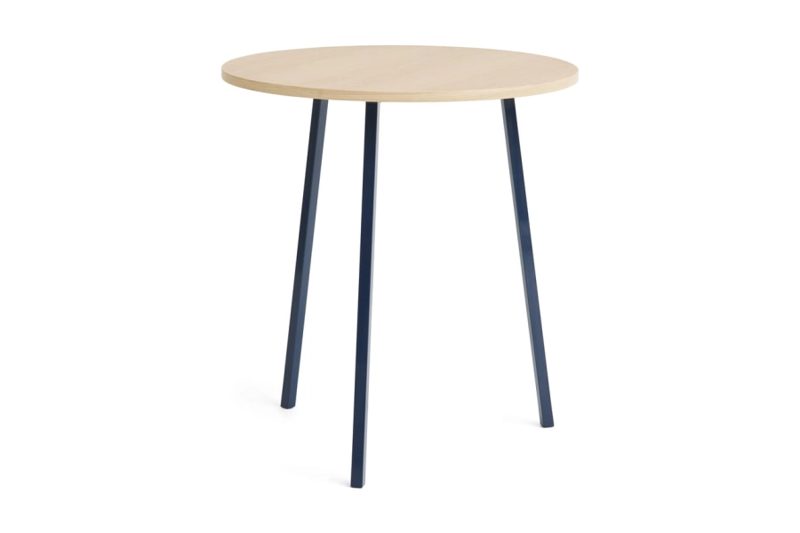 AE018-A341-AO35_Loop Stand Round Table Ø90xH97_wb lacquered oak tabletop_deep blue powder coated steel.jpg