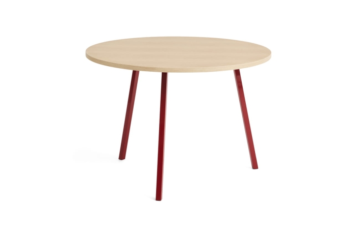 AE017-A339-AO35_Loop Stand Round Table Ø105xH74_wb lacquered oak tabletop_maroon red powder coated steel.jpg