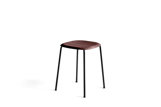 AA527-A402-AA51-01UF_Soft Edge 70_Base black_Fall red wb lacquer oak seat.jpg