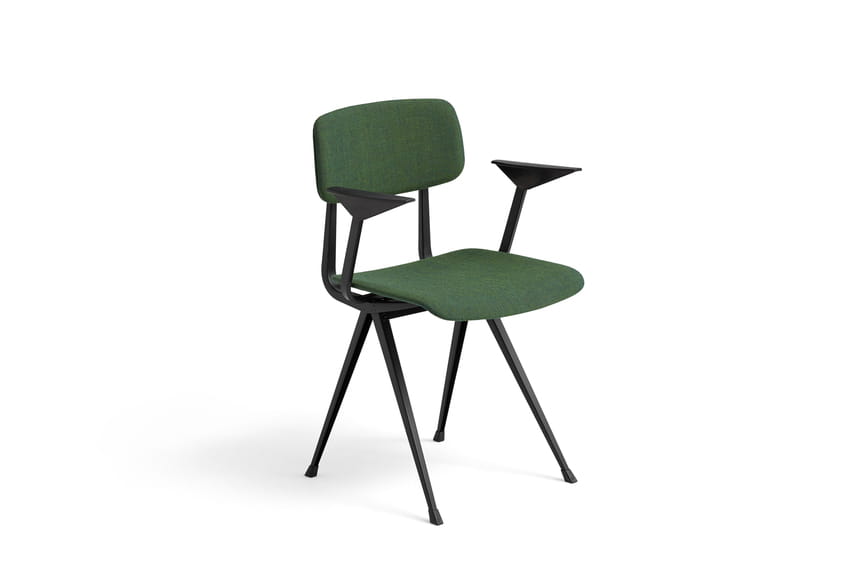 AB807-A001-AA01-01SV_Result Armchair w. full uph Remix 982 black base.jpg