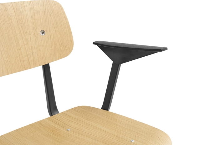 AB807-A171-AA51-01UF_Result Armchair wb. lacquered oak seat and back black base_detail 01.jpg