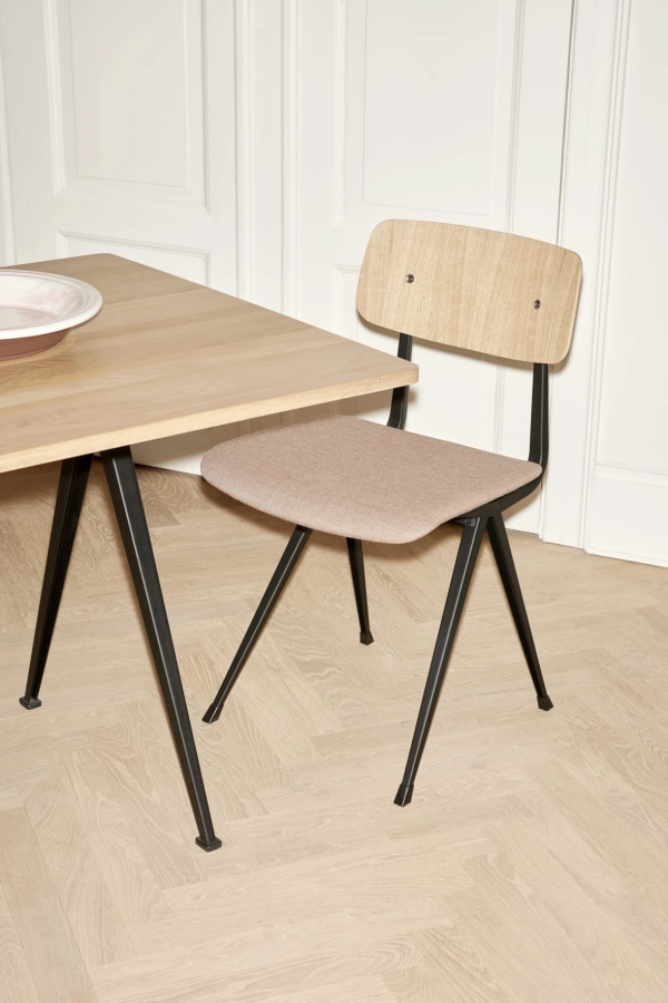 Pyramid Table 02_Result Chair wb lacquer oak back_Canvas 356 uph. seat.jpg