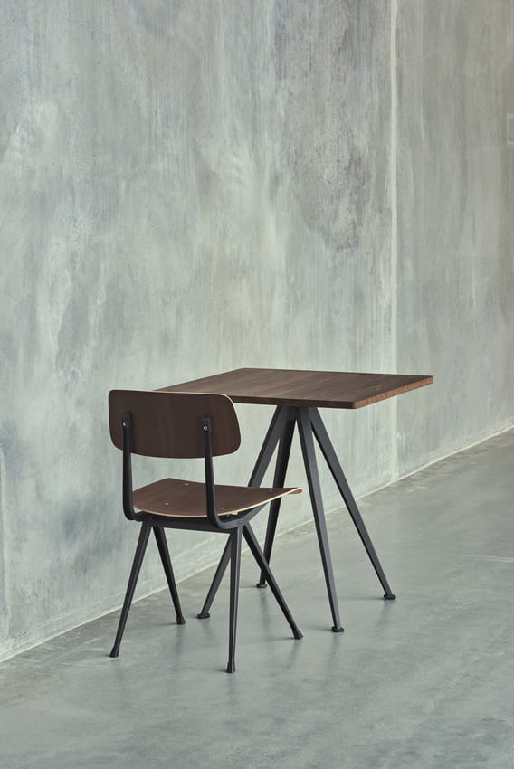 Pyramid CafÇ Table 21 L70xW70xH74 _Top smoked oak Frame black_Result Chair Seat smoked wb lacquer oak Frame black.jpg