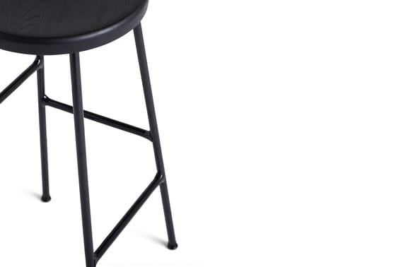 AA583-A216_Cornet Bar Stool H65 solid oak black seat_black steel base_Detail 02.jpg