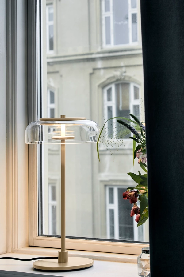 blossi_table_lamp_2.jpg.webp