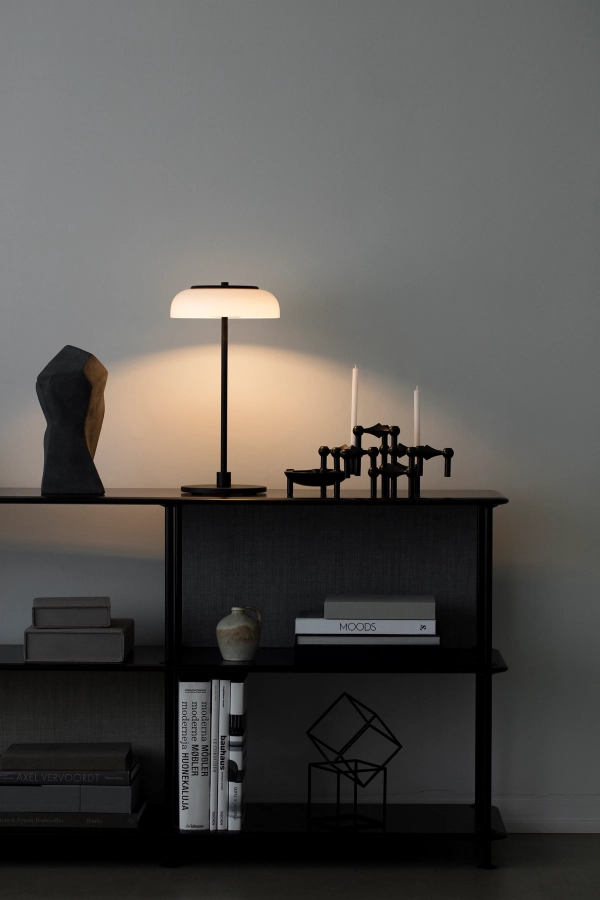 nuura_blossi-table-black_lifestyle_1_72dpi.jpg.webp