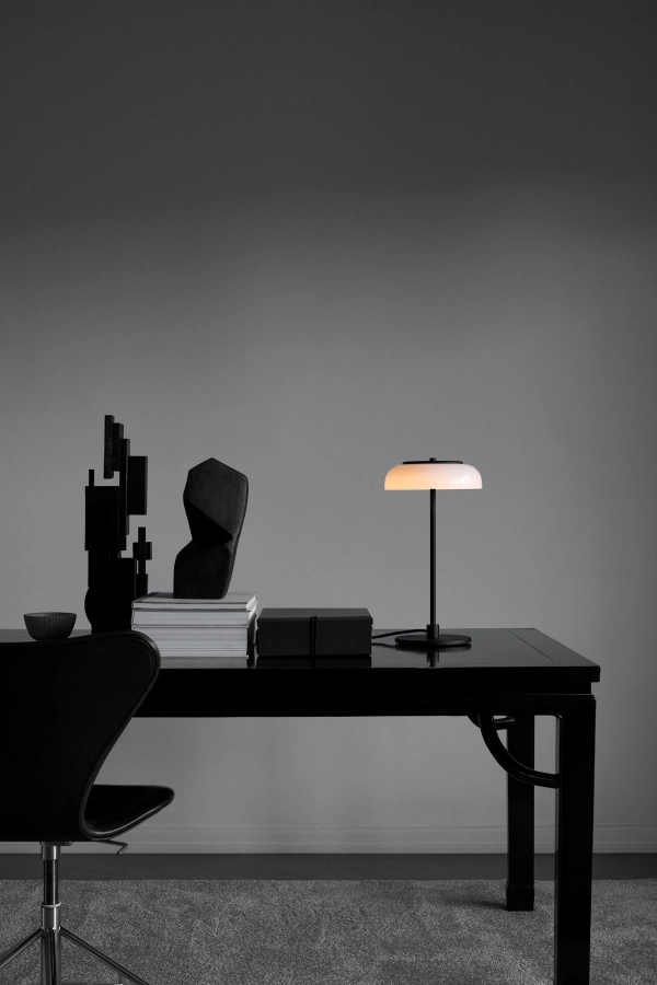 nuura_blossi-table-black_lifestyle_6_72dpi.jpg.webp