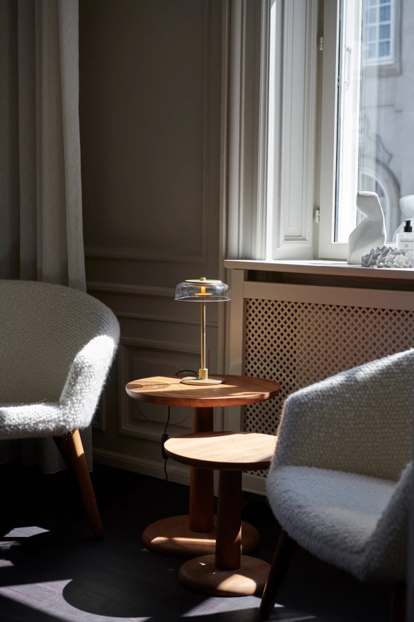 nuura-blossi-table-small-table-lamp-on-coffee-table.jpg.webp