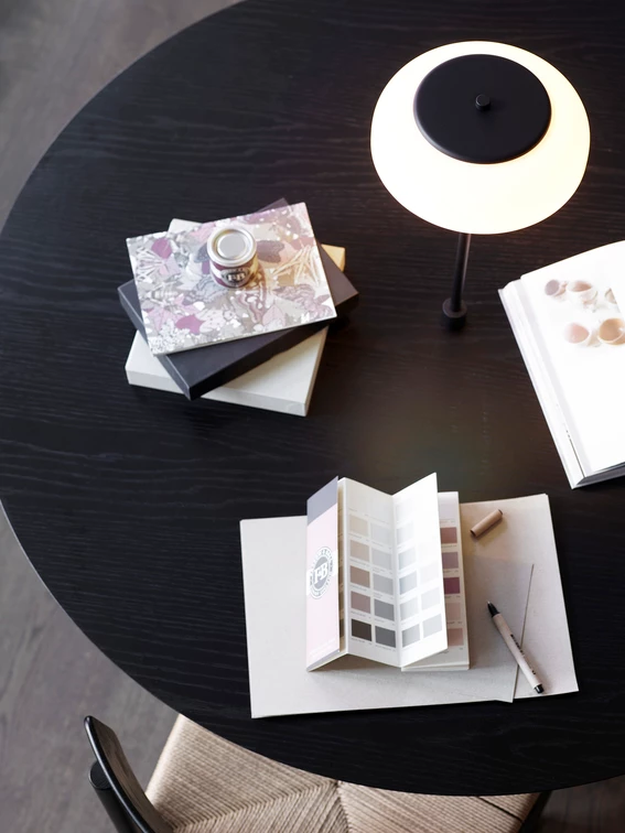 nuura_blossi-table-in-set_creative_lighting_black.jpg.webp