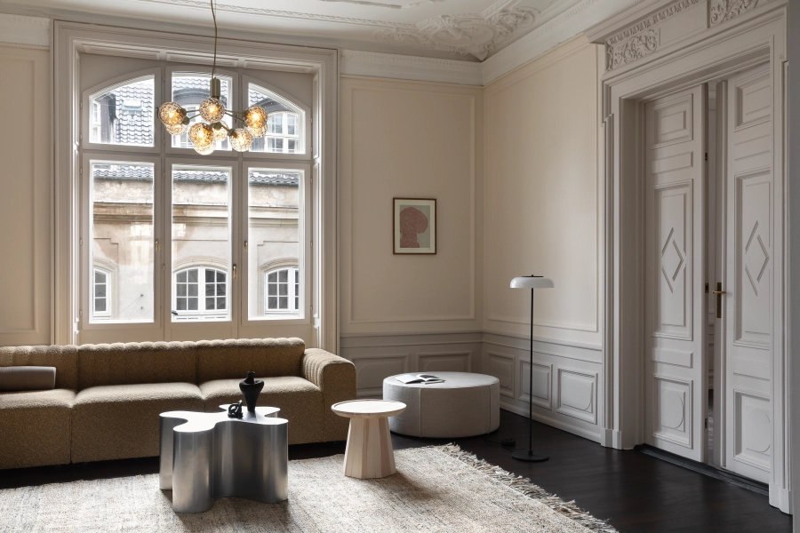 nuura-apiales-9-chandelier-blossi-floor-lamp-aw22.jpg.webp