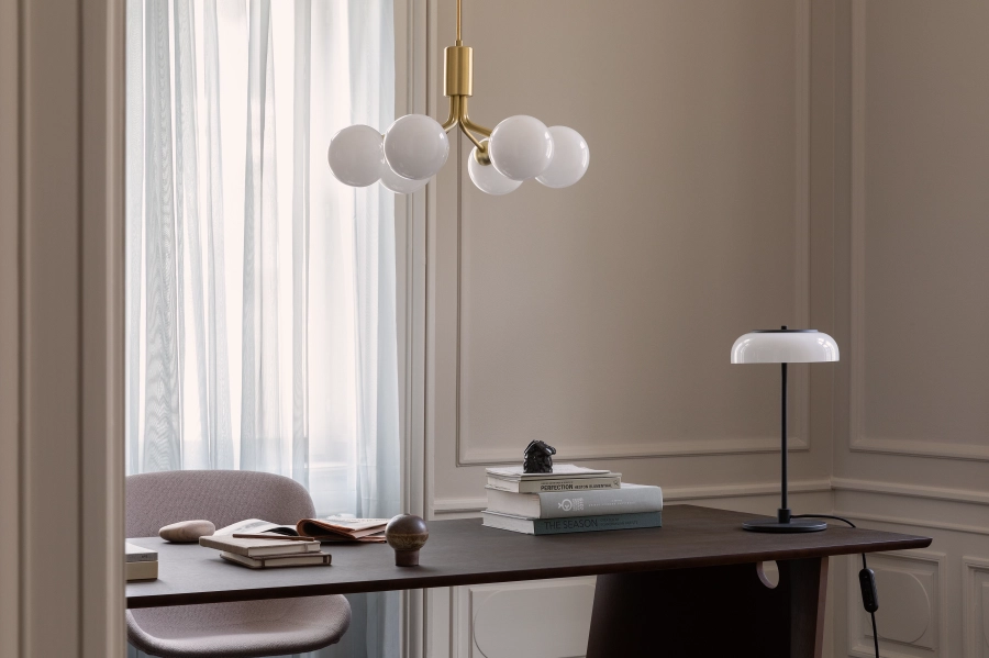 nuura-apiales-6-multi-light-blossi-table-work-space-aw22.jpg.webp