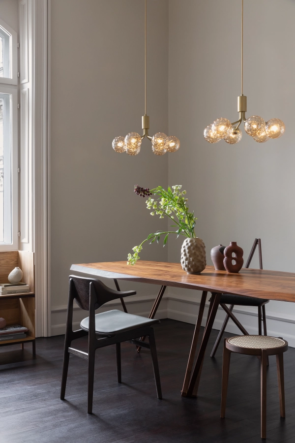 nuura-apiales-6-chandelier-pendants-repetition-dining-table-aw22.jpg.webp