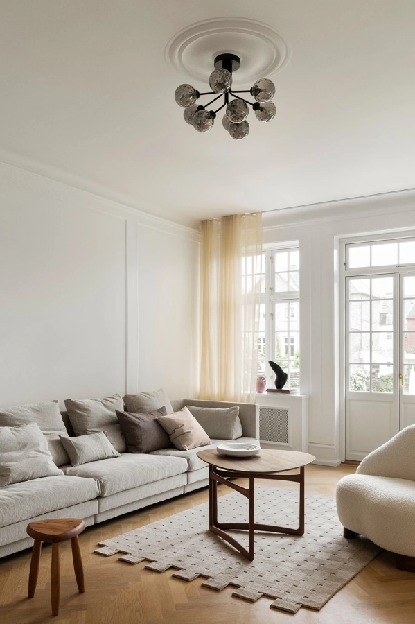 nuura-apiales-9-ceiling-chandelier-inspiration-livingroom-aw22.jpg.webp