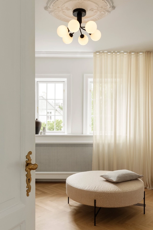 nuura-apiales-6-ceiling-black-opal-light-chandelier-aw22.jpg.webp