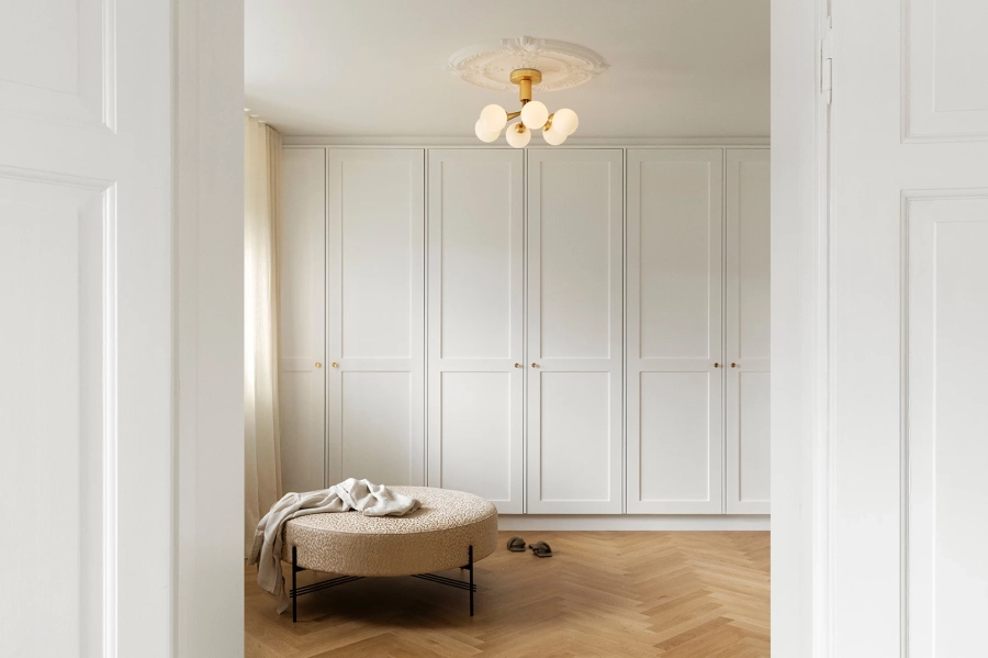 nuura-apiales-6-ceiling-chandelier-inspiration-wardrobe-aw22.jpg.webp