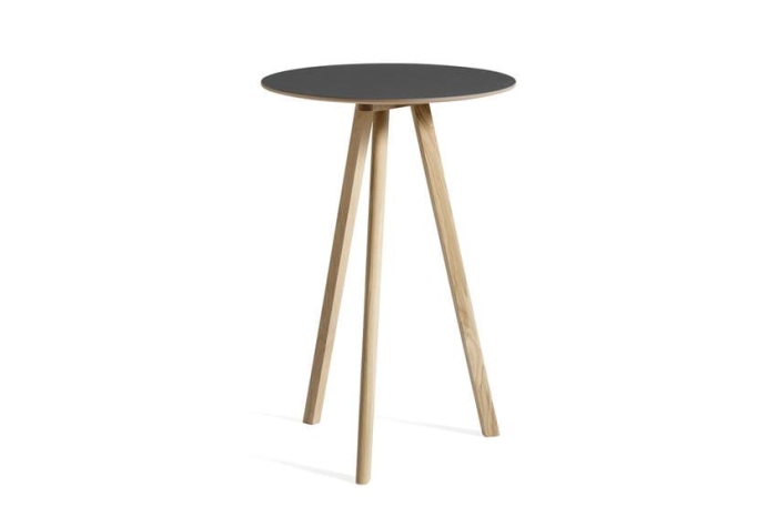AE864-A531-AR06_CPH20 2.0 High Table dia70xH105 black linoleum tabletop_wb lacquered oak base.jpg