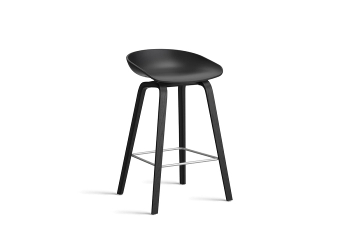AA001-D168-AA51_AAS 32 H65 black 2.0 shell_black wb laquered oak base_stainless steel footrest.jpg