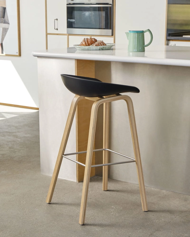 AAS_32_Eco_H75_black_seat_wb_lacquer_oak_base_Coffee_M_mint.jpg