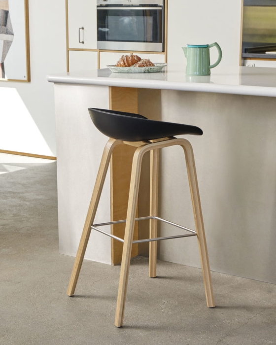 AAS_32_Eco_H75_black_seat_wb_lacquer_oak_base_Coffee_M_mint.jpg
