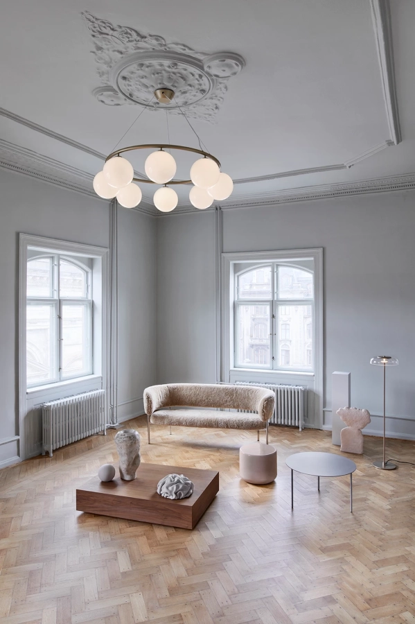 nuura_miira-8-circular-brass_lifestyle_1_72.jpg.webp