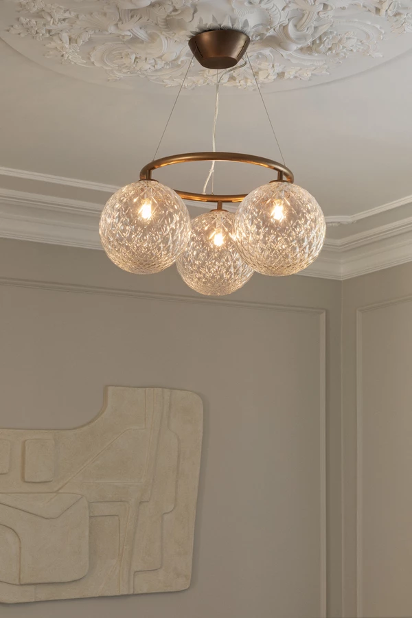 nuura-miira-3-small-chandelier-optic-glass-dark-bronze.jpg.webp
