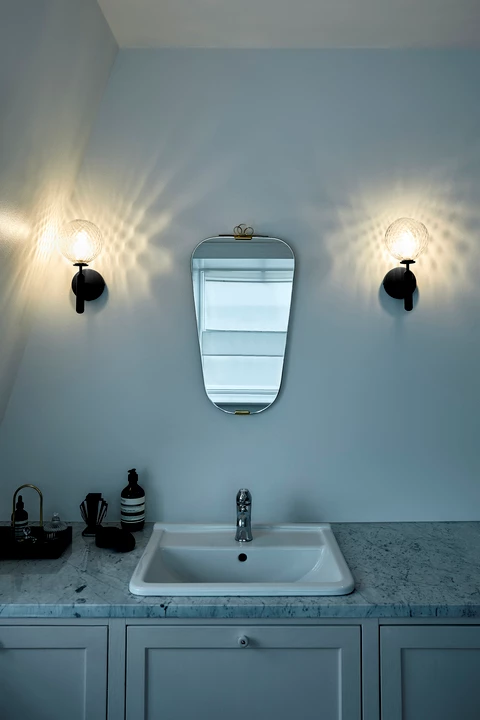 nuura_miira_wall_optic_lifestyle_1.jpg.webp