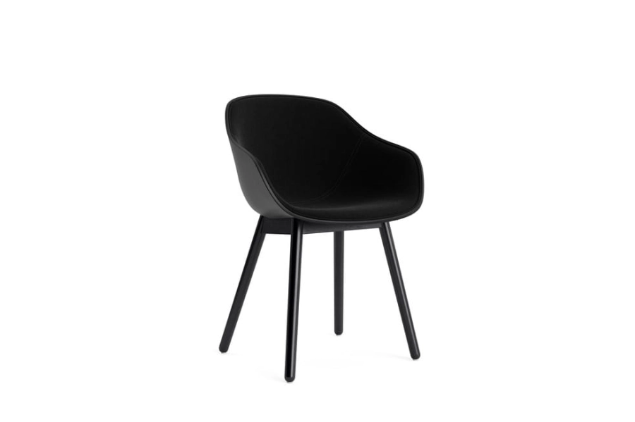 AC086-D169-AA42-01EI_AAC 212 front uph Re-wool 198_black 2.0 shell_black wb lacquered oak base.jpg