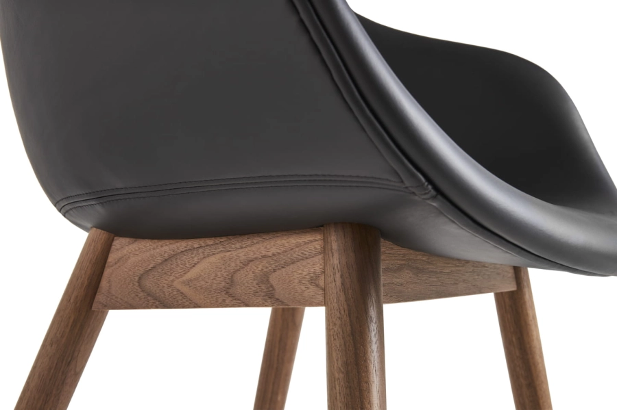 AC092-A001-AA36-02BC_AAC 213 Sense black_wb lacquered solid walnut_detail 01.jpg