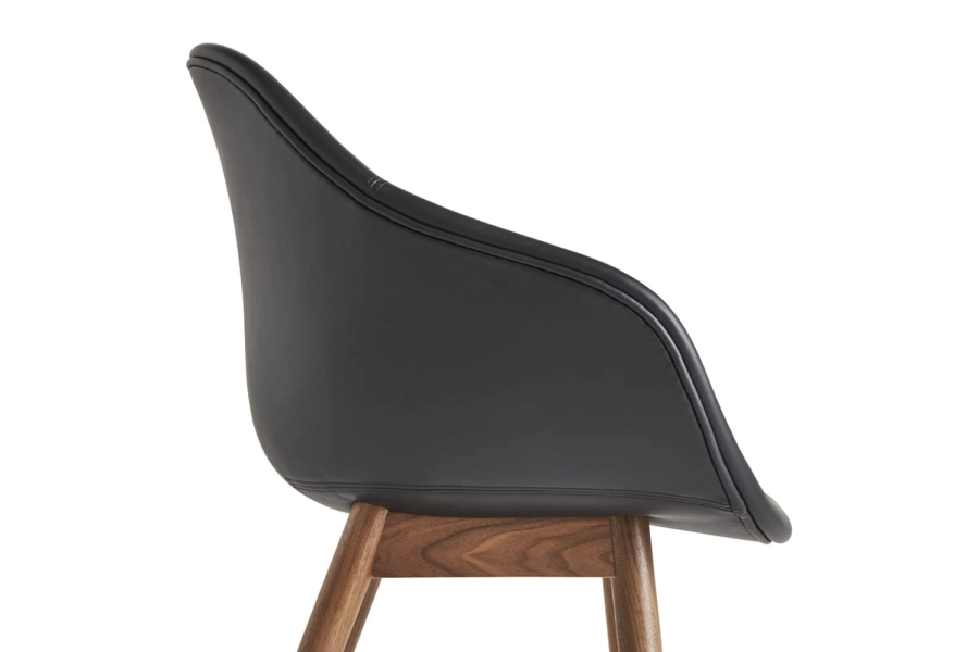 AC092-A001-AA36-02BC_AAC 213 Sense black_wb lacquered solid walnut_detail 02.jpg