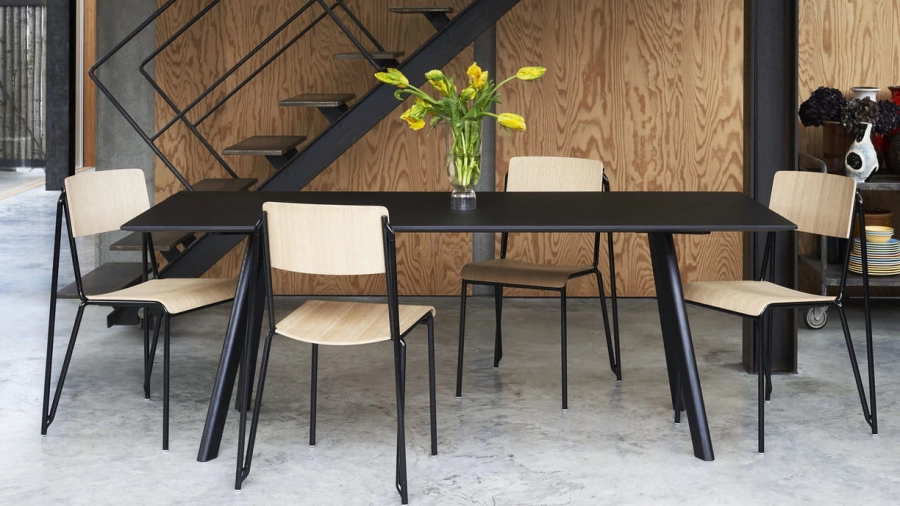 CPH 30 black lino black stained oak base_Petit Standard matt lacquered oak seat and back black powder coated alu base.jpg