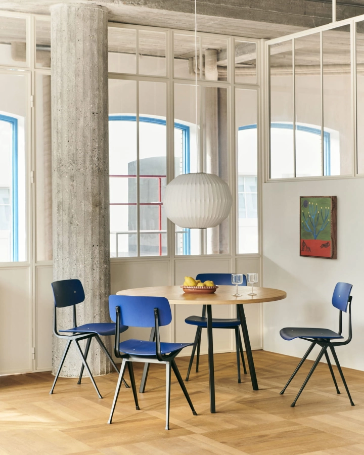 Loop Stand Round Table Ø120xH74 wb lacquered oak tabletop black powder coated steel frame_Result Chair dark blue wb lacquer oak seat and back black base_Nelson Angled Sphere Bubble Pendant M 01.jpg