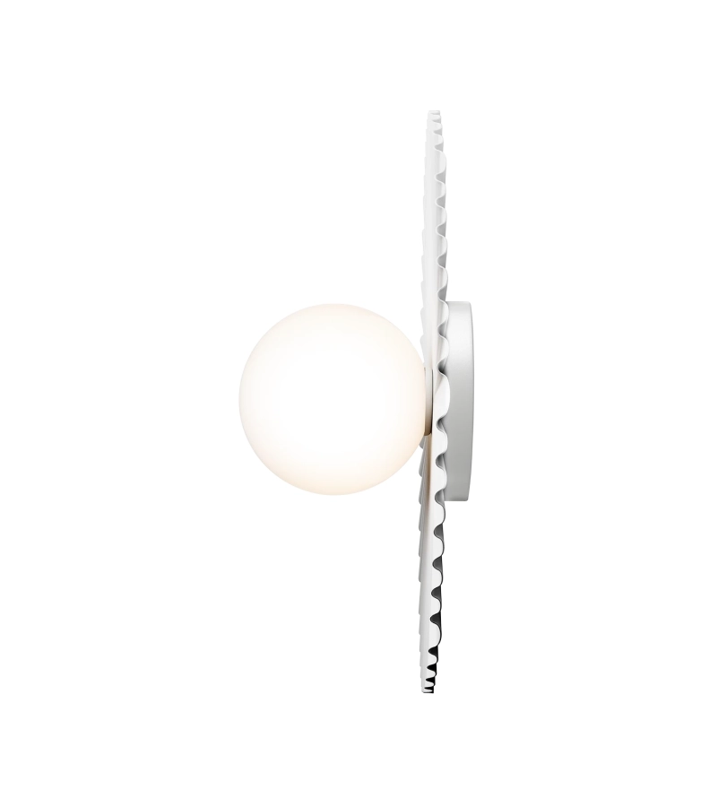 nuura_liila-muuse-medium_white_opal_3_on_72ppi__aw23_1460x1660px.png.webp