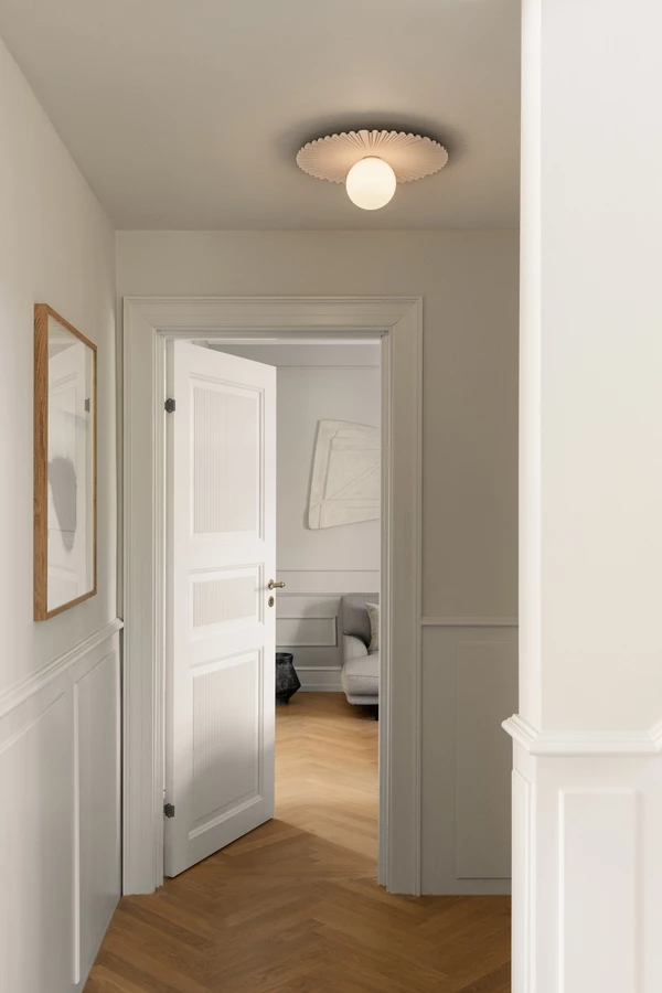 nuura-liila-muuse-medium-white-hallway.jpg.webp
