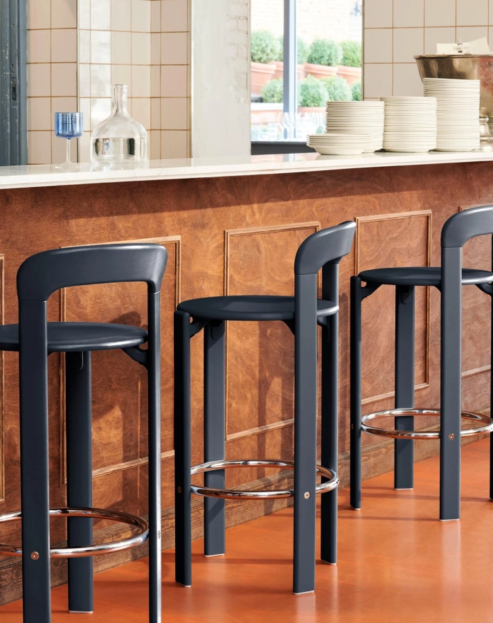 Rey Bar Stool H75 deep blue wb lacquer beech_Tint Wine Glass blue and clear.jpg