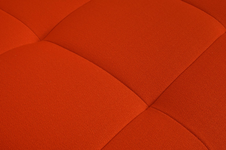 AE025-A001-AA44-01KC_Quilton Lift 2 Seater Vidar 542_wb lacquered walnut base_detail.jpg