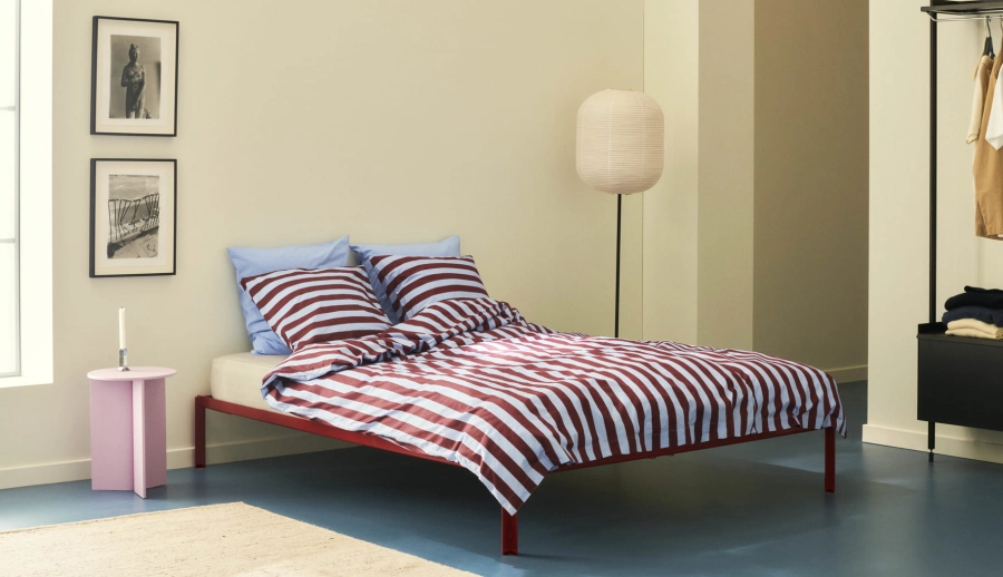 Connect Bed maroon red_Pier System 1001 PS black powder coated steel black anodised profiles_Common Rice Paper Shade Oblong.jpg