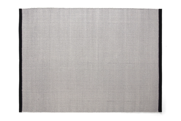 AD857-A665-A013_Bias Rug Tint 140x200 black tint.jpg