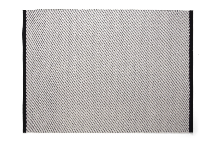 AD857-A665-A013_Bias Rug Tint 140x200 black tint.jpg